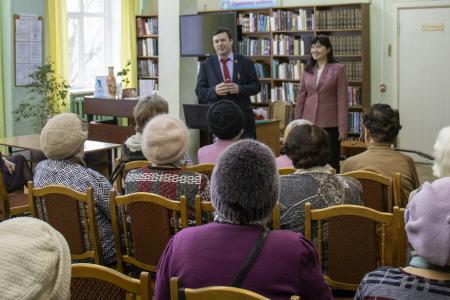 Рязань. Депутаты-коммунисты поздравили женщин с наступающим Международным женским днём