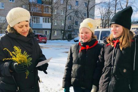 Поздравления с 8 марта от новгородских комсомольцев
