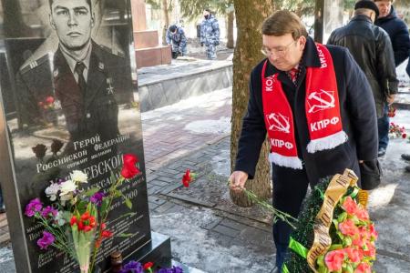 Курские коммунисты во главе с Н.Н. Ивановым почтили память Сталина и Героев Отечества