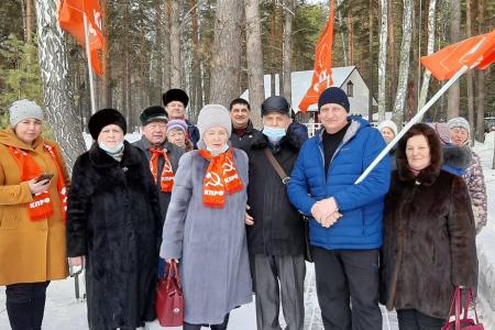 Коммунисты Тюмени почтили память И.В. Сталина