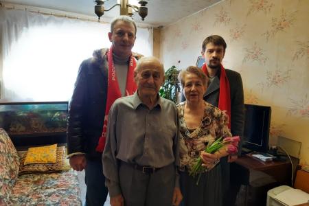 Калужские коммунисты поздравили женщин-ветеранов  с праздником 8 Марта