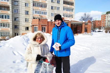 Свердловские коммунисты поздравили женщин с 8 марта