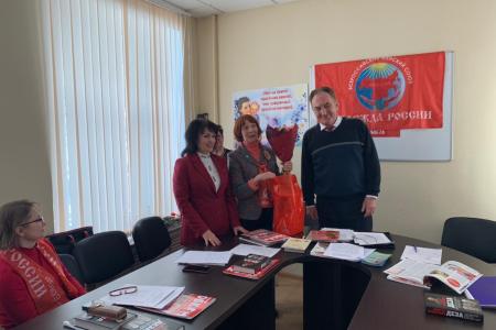 Лидер подмосковных коммунистов Николай Васильев поздравил региональное отделение ВЖС «Надежда России» с 8 марта