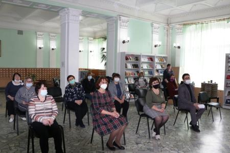 Ольга Алимова поздравила с юбилеем коллектив Саратовской областной универсальной научной библиотеки
