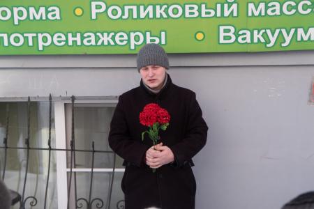 Кировские коммунисты возложили цветы к мемориальной доске В.М. Молотова