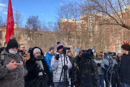 Машину руководителя Фракции КПРФ в Мосгордуме блокировали четыре автомобиля полиции и ГИБДД