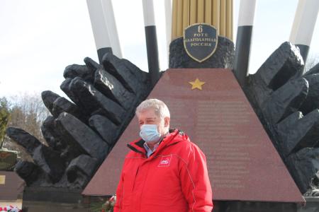 Коммунисты Пскова почтили память бойцов Шестой роты