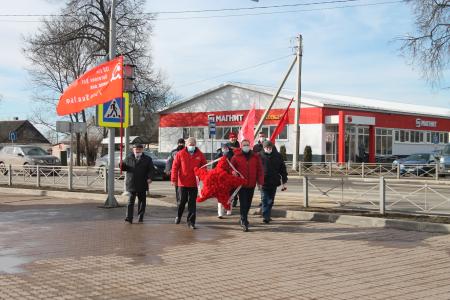 Коммунисты Пскова почтили память бойцов Шестой роты