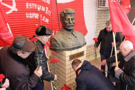 Сталинградские коммунисты и представители лево-патриотических сил почтили память И.В. Сталина