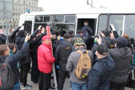 Руководитель фракции КПРФ в Мосгордуме Николай Зубрилин выиграл суд у полиции за задержание с гармонью в День Победы