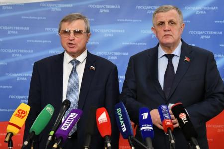 Н.В. Коломейцев и О.Н. Смолин выступили перед журналистами в Госдуме
