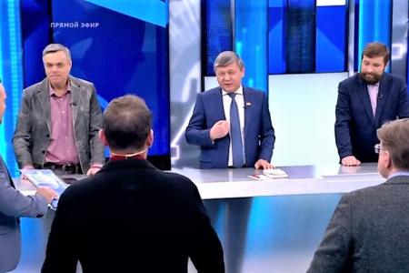 Дмитрий Новиков на Первом канале представил книгу Г.А. Зюганова, напомнив о вкладе КПРФ в борьбу с антисоветизмом и русофобией