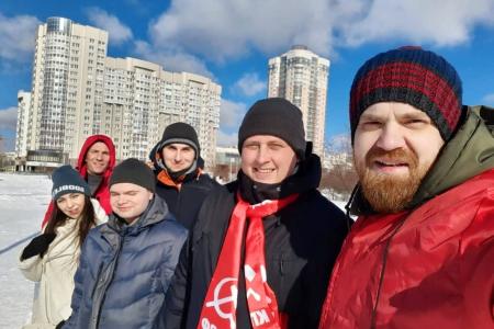 Свердловские коммунисты поздравили женщин с 8 марта