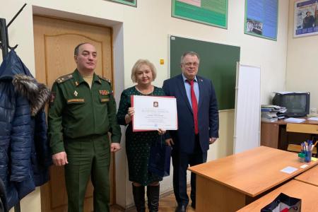 Московская область. Депутат-коммунист Александр Наумов поздравил сотрудниц Домодедовского военкомата с 8 марта