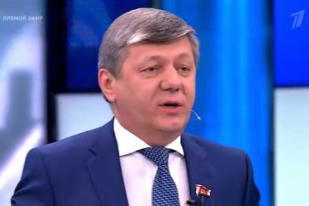 Дмитрий Новиков на Первом канале представил книгу Г.А. Зюганова, напомнив о вкладе КПРФ в борьбу с антисоветизмом и русофобией