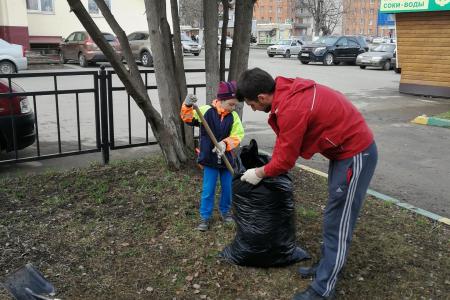 Комсомольцы Пролетарского района Тулы провели субботник у бюста В.И. Ленина