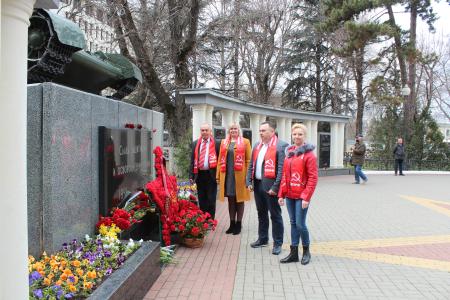 Крым. Коммунисты отметили День освобождения Симферополя
