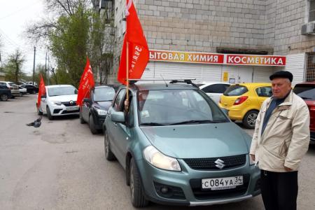 В Волгограде коммунисты провели акции в честь Дня Знамени Победы