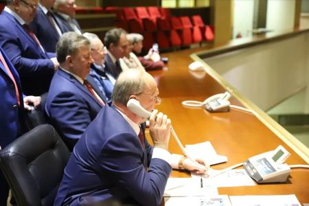 Лидер КПРФ Г.А. Зюганов посетил Центр управления полетами АО «ЦНИИмаш»