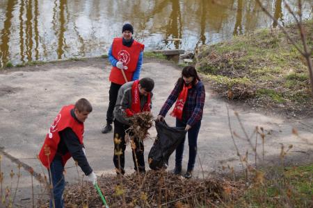 В Рязани коммунисты и комсомольцы Железнодорожного и Октябрьского районов провели Ленинский субботник