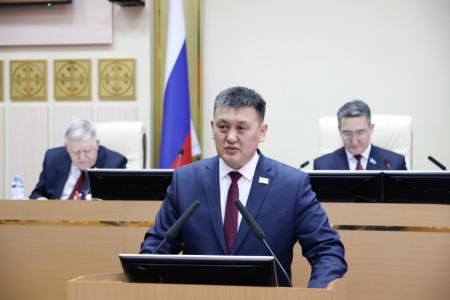 Якутия. Как депутаты Ил Тумэна Виктор Губарев, Петр Аммосов и другие «пытали» министра Павла Иванова