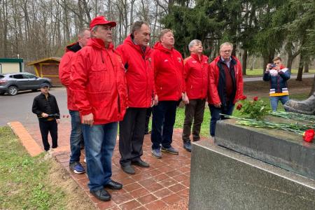 Дело Ленина в наших делах! Подмосковные коммунисты провели субботник в Горках Ленинских