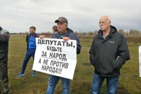 Саратовская область. Активисты КПРФ приняли участие в сходе граждан в селе Михайловка