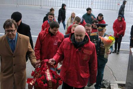 Коммунисты Чувашии отметили 151-ю годовщину со дня рождения В.И. Ленина возложением цветов к его памятникам