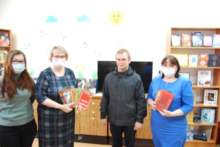 Саратовский комсомол помогает библиотекам