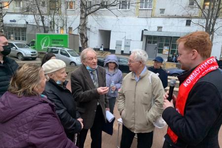 Денис Парфенов провел встречи с жителями столичных районов Отрадное и Лианозово