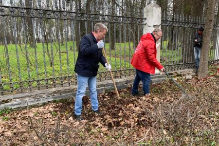 Дело Ленина в наших делах! Подмосковные коммунисты провели субботник в Горках Ленинских