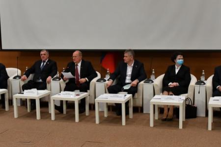 КПРФ в Госдуме провела парламентские слушания о законодательном регулировании в сфере здравоохранения