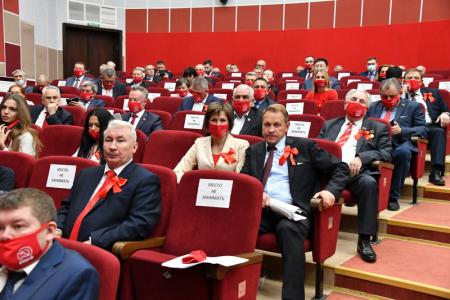 В Подмосковье открылся XVIII съезд КПРФ