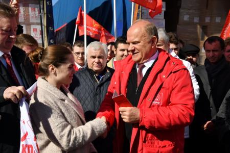 Г.А. Зюганов принял участие в отправке на Донбасс 91-го гуманитарного конвоя КПРФ