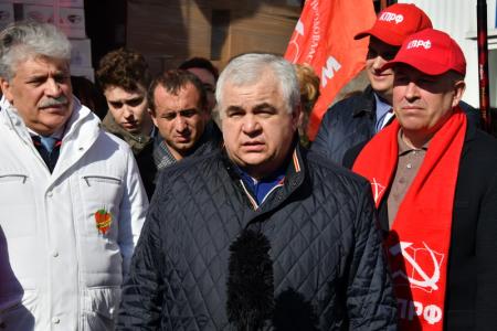 Г.А. Зюганов принял участие в отправке на Донбасс 91-го гуманитарного конвоя КПРФ