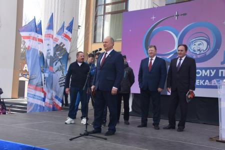 Лидер КПРФ Г.А. Зюганов посетил Центр управления полетами АО «ЦНИИмаш»