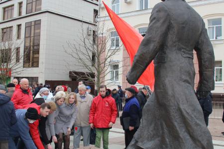 Брянские коммунисты отметили 60-летие первого полёта человека в космос