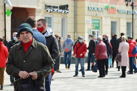Ивановские коммунисты возложили цвету к памятнику Ленину