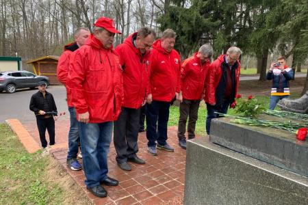 Дело Ленина в наших делах! Подмосковные коммунисты провели субботник в Горках Ленинских