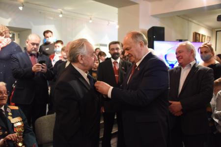 Лидер КПРФ Г.А. Зюганов посетил Центр управления полетами АО «ЦНИИмаш»