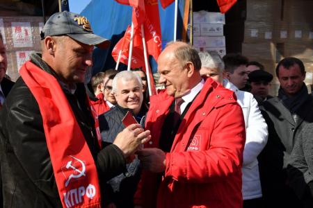 Г.А. Зюганов принял участие в отправке на Донбасс 91-го гуманитарного конвоя КПРФ