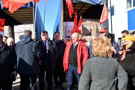 Г.А. Зюганов принял участие в отправке на Донбасс 91-го гуманитарного конвоя КПРФ