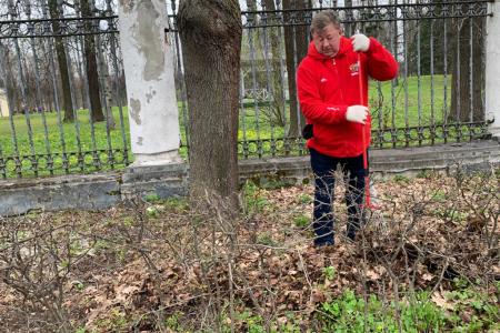 Дело Ленина в наших делах! Подмосковные коммунисты провели субботник в Горках Ленинских