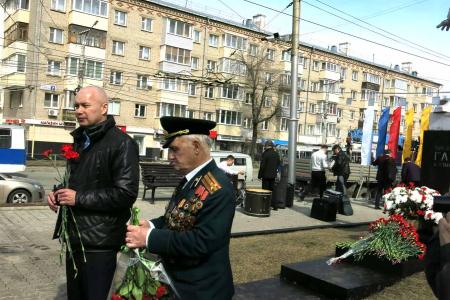 В юбилей космонавтики коммунисты Чувашии почтили пионеров космоса