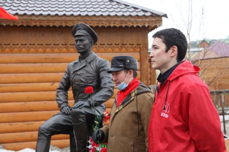 Якутские коммунисты достойно отметили день своей Республики