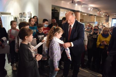 Лидер КПРФ Г.А. Зюганов посетил Центр управления полетами АО «ЦНИИмаш»