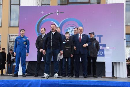 Лидер КПРФ Г.А. Зюганов посетил Центр управления полетами АО «ЦНИИмаш»