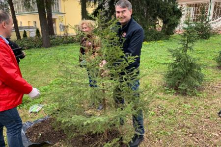 Дело Ленина в наших делах! Подмосковные коммунисты провели субботник в Горках Ленинских