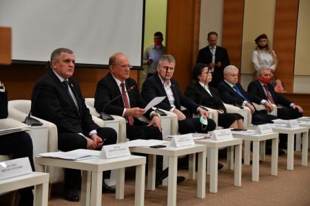 КПРФ в Госдуме провела парламентские слушания о законодательном регулировании в сфере здравоохранения