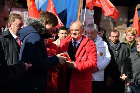 Г.А. Зюганов принял участие в отправке на Донбасс 91-го гуманитарного конвоя КПРФ